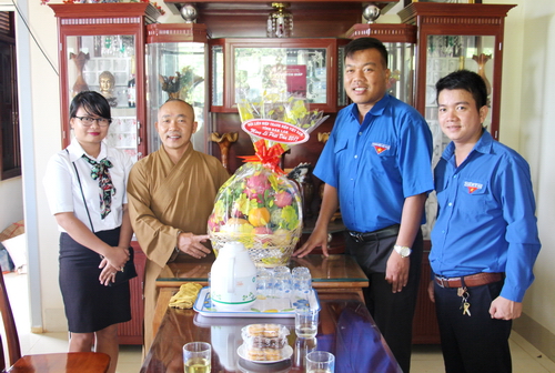 Đoàn thăm và chúc mừng Chùa Từ Quang (huyện Cư Kuin)